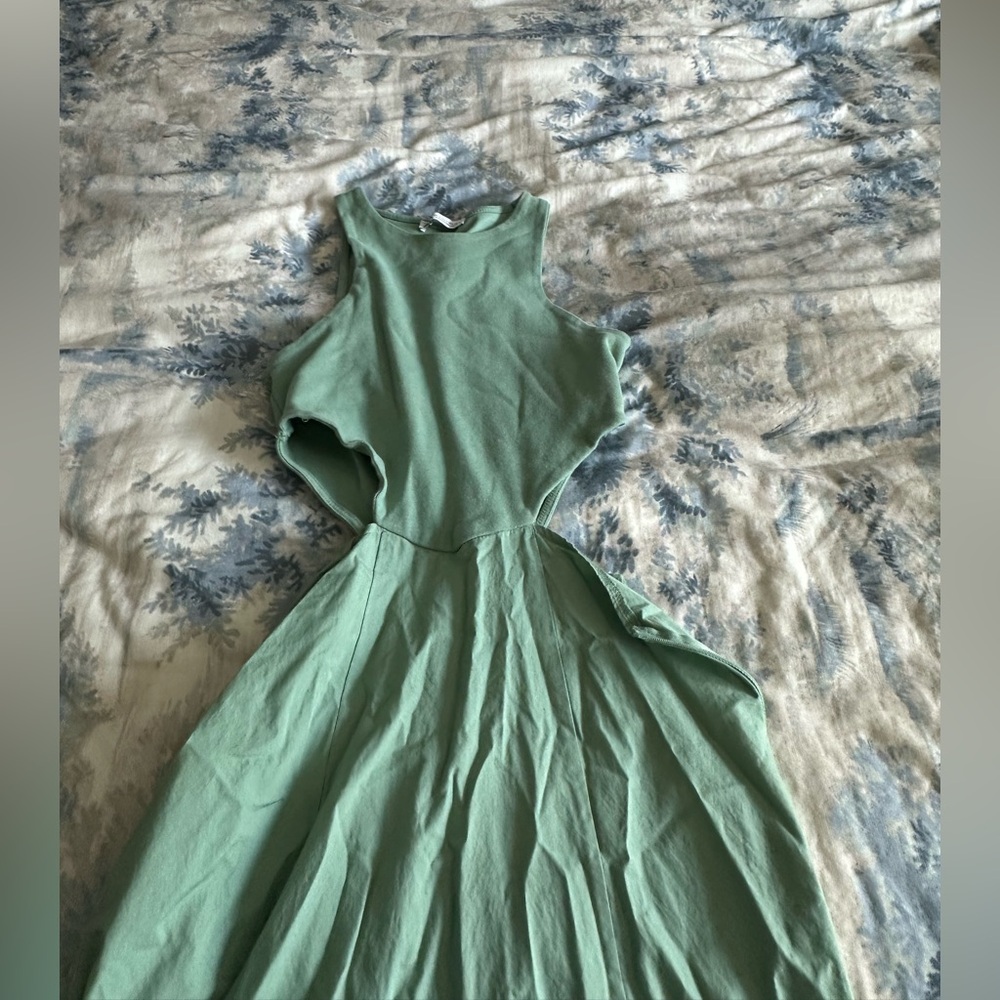 Zara Elegant Green Sleeveless Maxi Dress with Cutouts